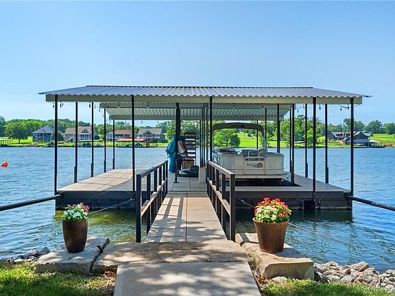 3rd image of 588 Lake Viking Ter