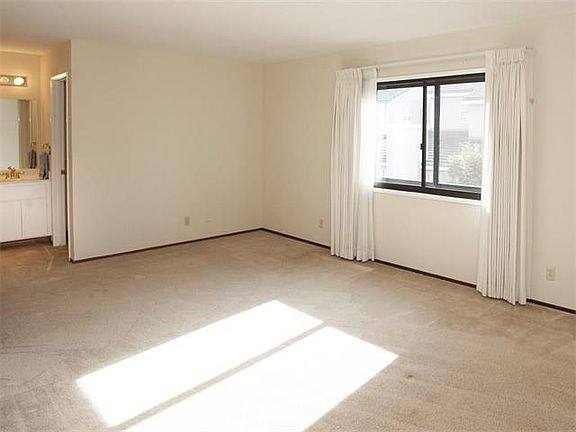 4th image of 2204 Saint Claire Ct