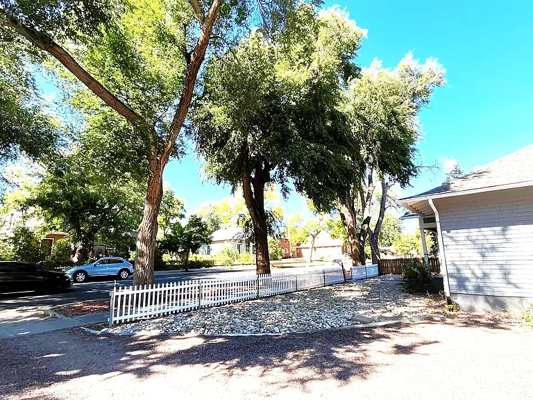 439 N Walnut St — Photo 23
