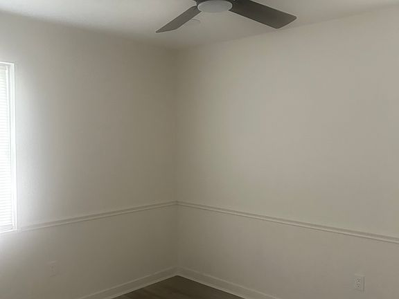 2nd image of 3050 Woodview Dr