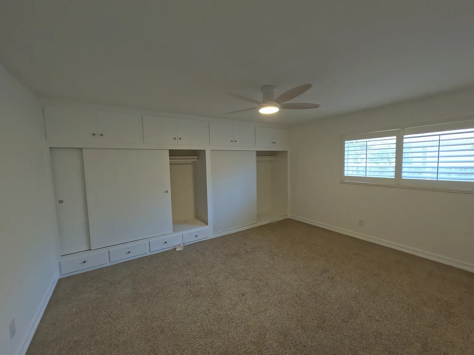 255 W La Verne Ave — Photo 2