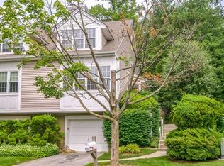 10 Sidehill Ln, Yonkers, NY 10710