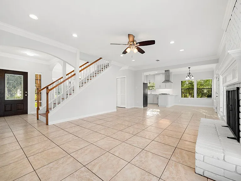 15526 Cabildo Dr — Photo 42
