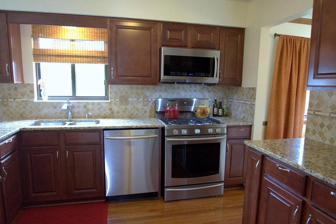 4 bed, 2522 sqft, $3,200 — Photo 4