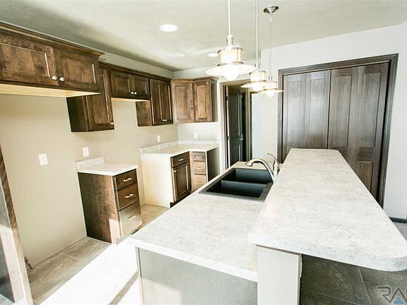 4th image of 3609 E Brewster St