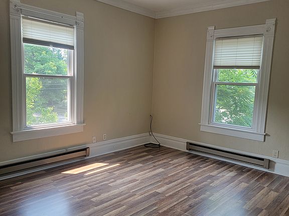 3rd image of 203 E Elm St APT 4