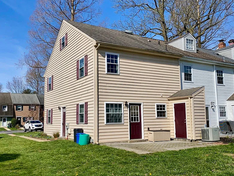 204 Brecknock Ter — Photo 16