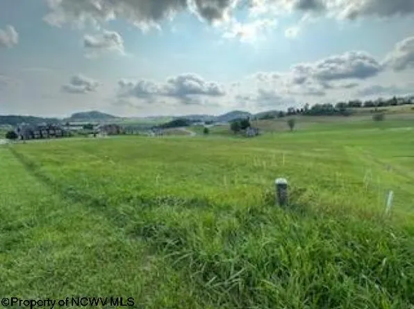 Daniel Paul Dr, Morgantown, WV 26501