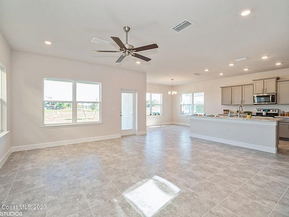 2nd image of 1112 Canfield Cir SE