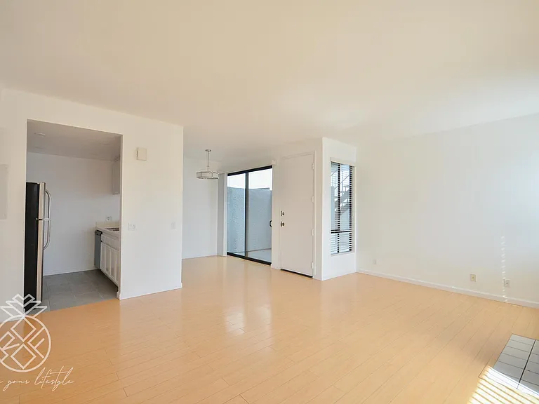 1727 Glendon Ave #104 — Photo 7
