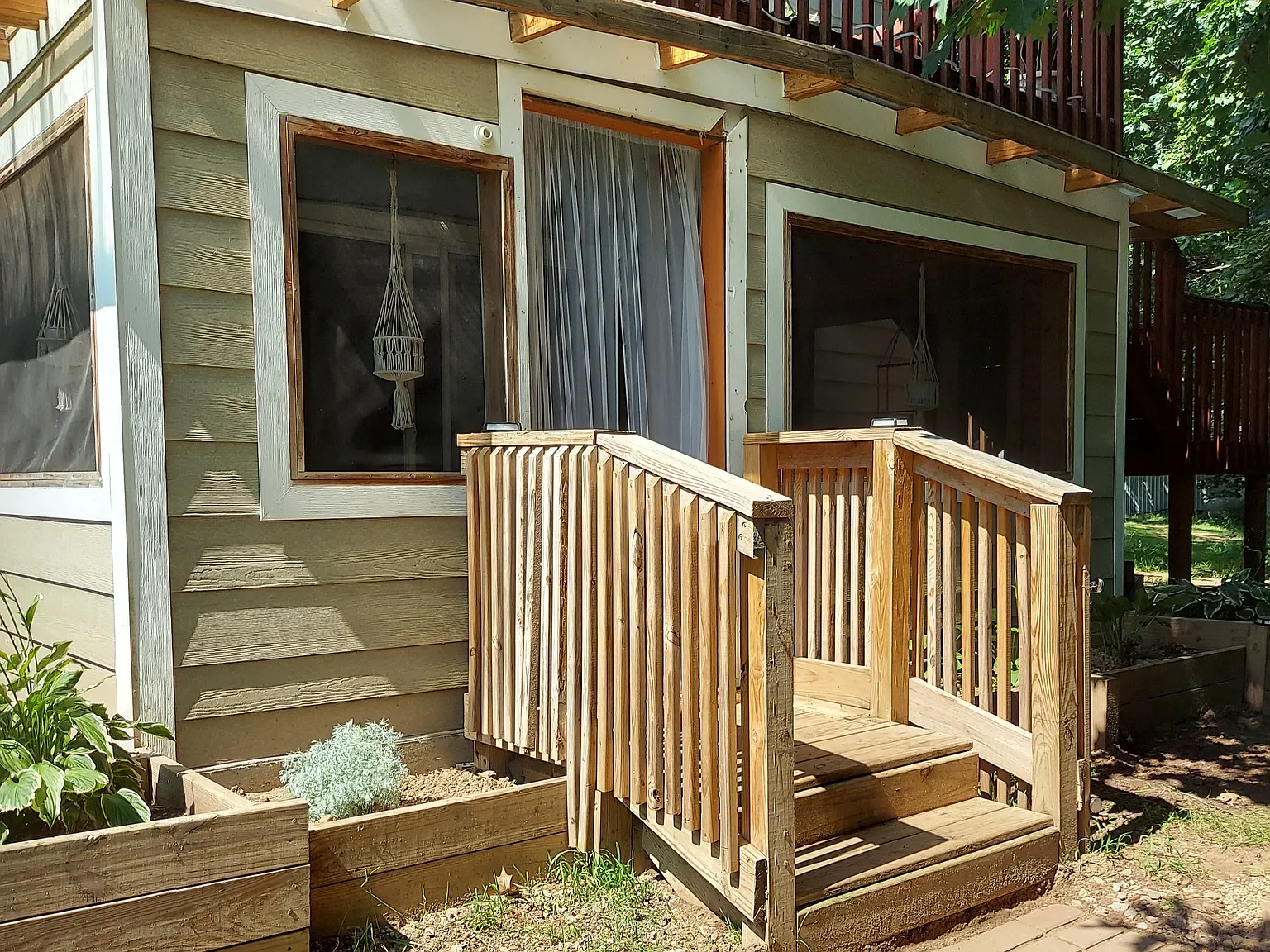 379 N State St — Photo 1