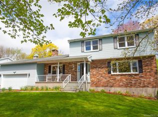 15 Whaling Dr, Waterford, CT 06385