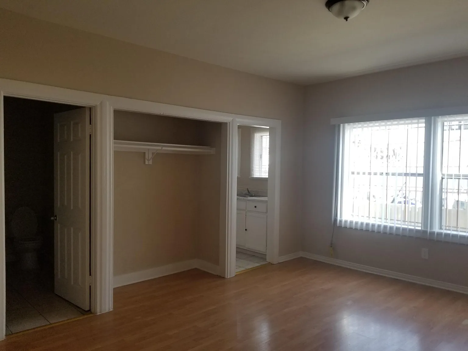 Studio, 420 sqft, $1,295 — Photo 3