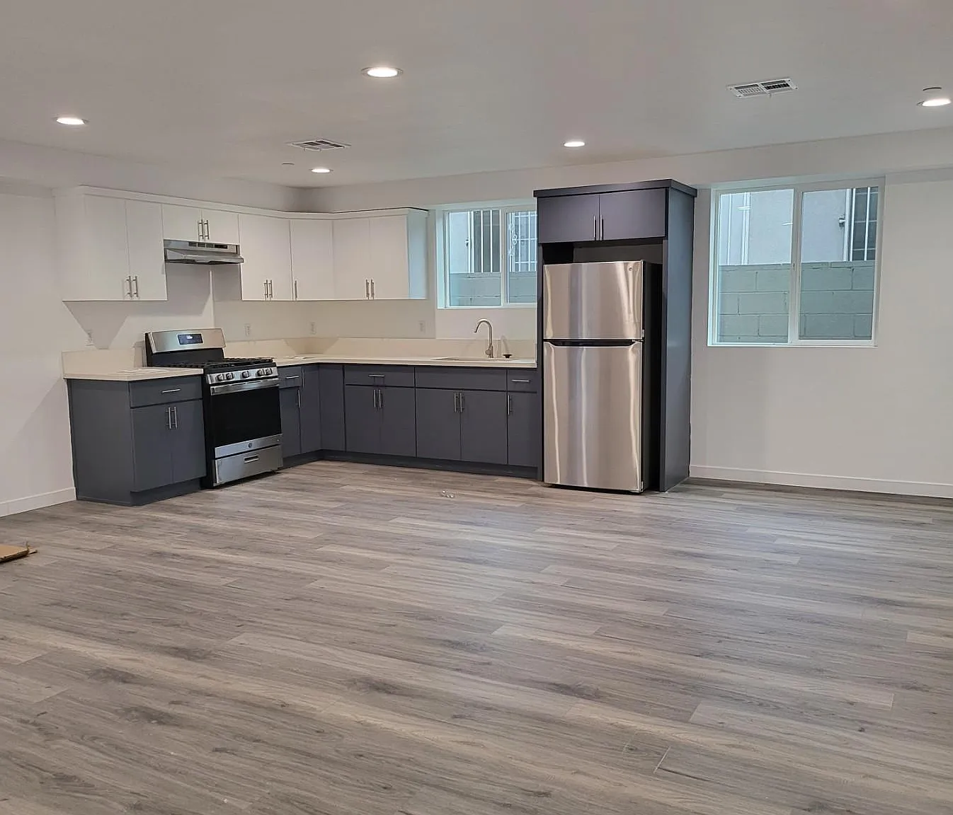 5 bed, 1980 sqft, $4,200 — Photo 1