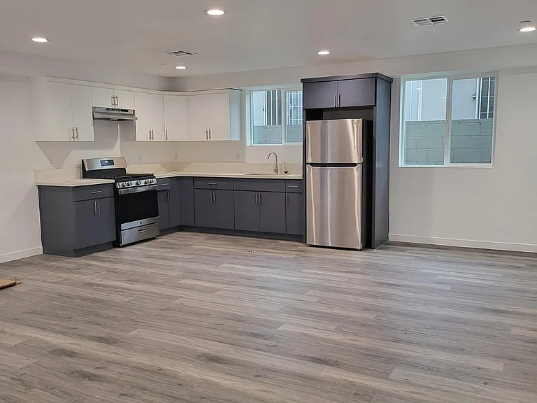 10116 S Broadway — Photo 1
