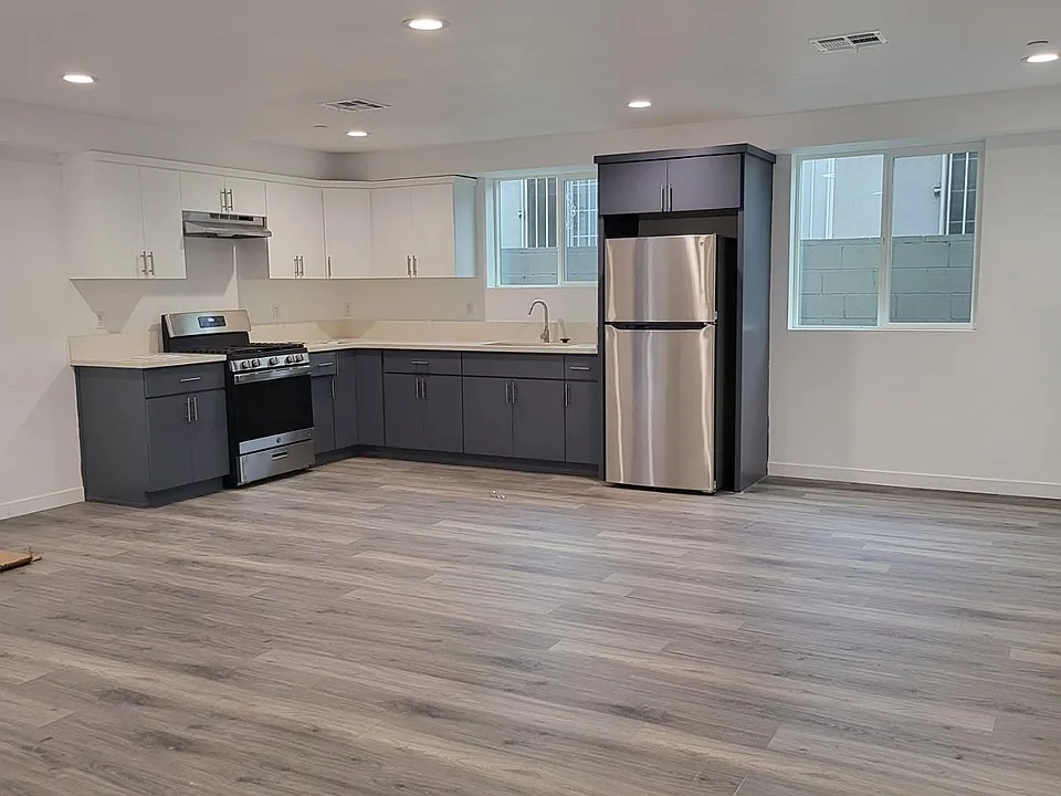 10116 S Broadway
