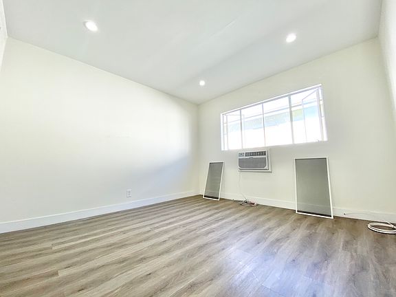 5th image of 854 S Sherbourne Dr APT 5