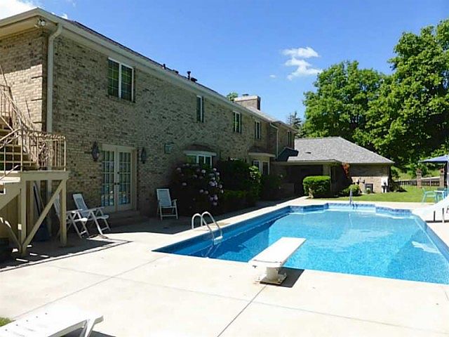 2nd image of 320 Elm Dr