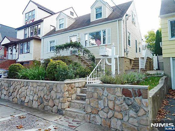 2nd image of 32 William Street