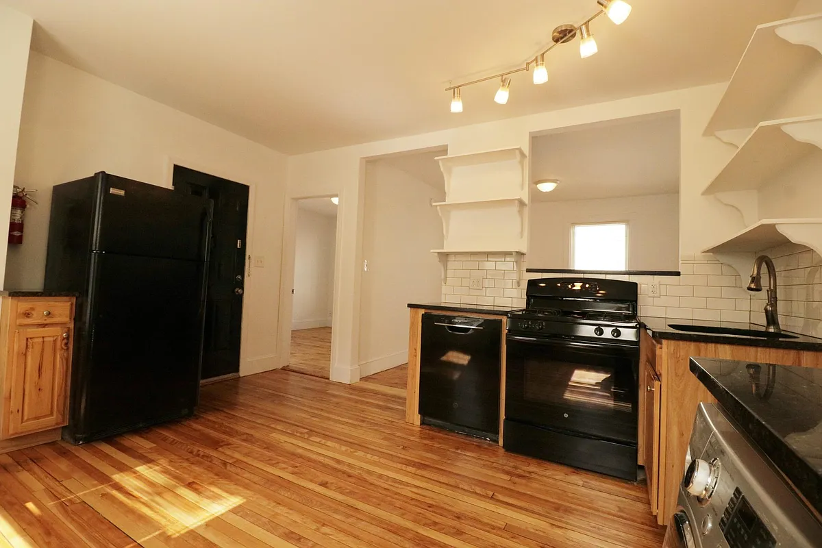 Building Photo - 31 Frederic St #4