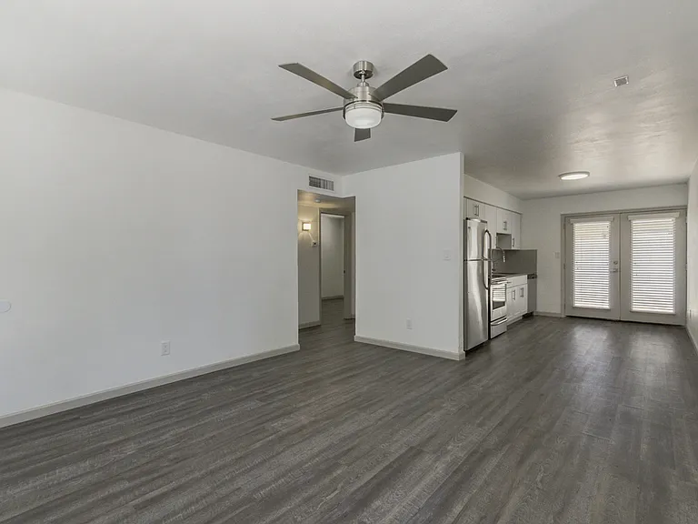 $0 First Month Rent! Remodeled 2 Bed Casita w/ Private Patio, W/D & Pool — Photo 6