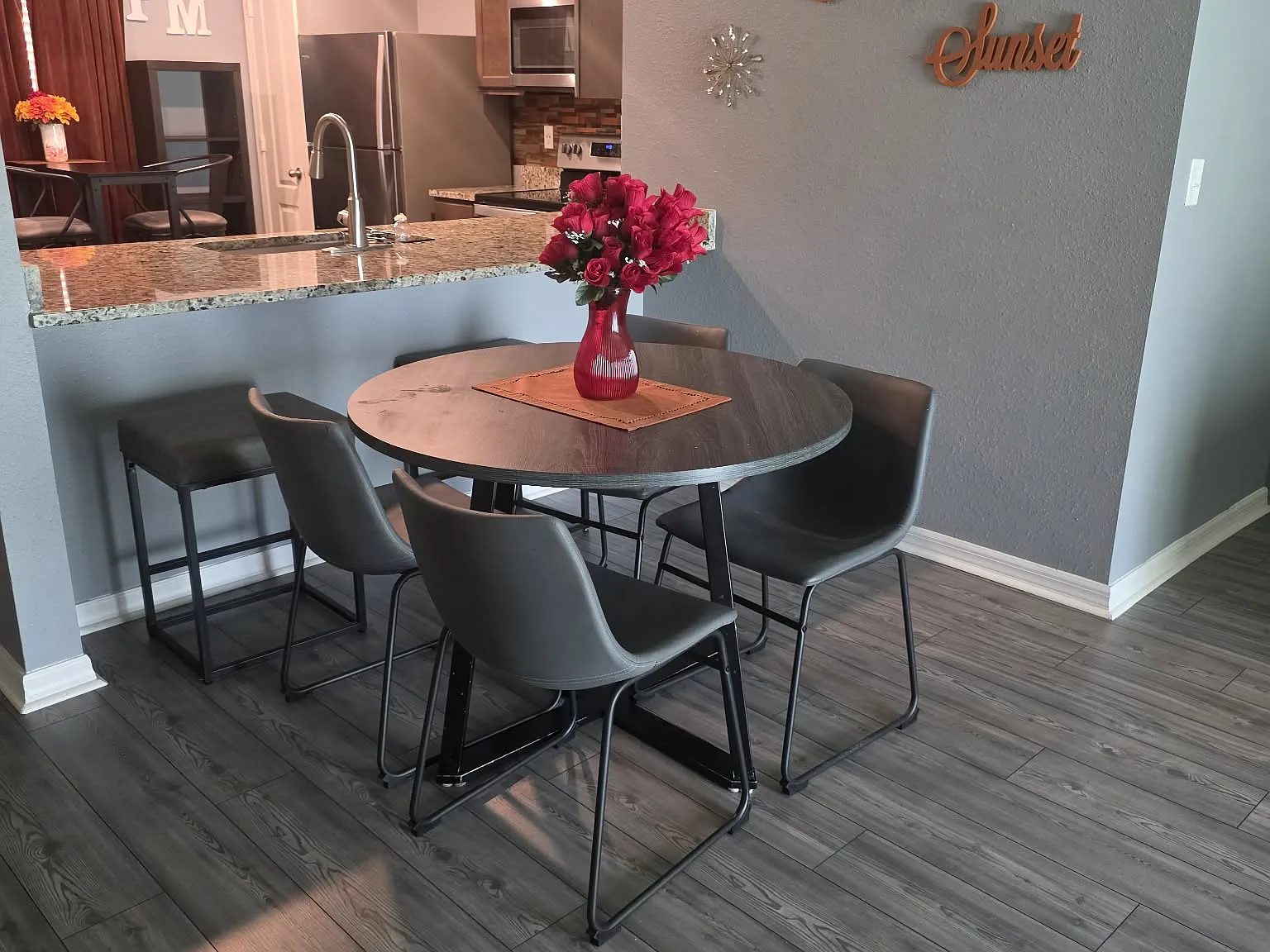 3 bed, 1270 sqft, $2,000 — Photo 3