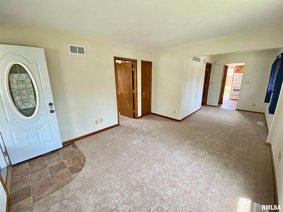 4th image of 3300 N Columbus Ave