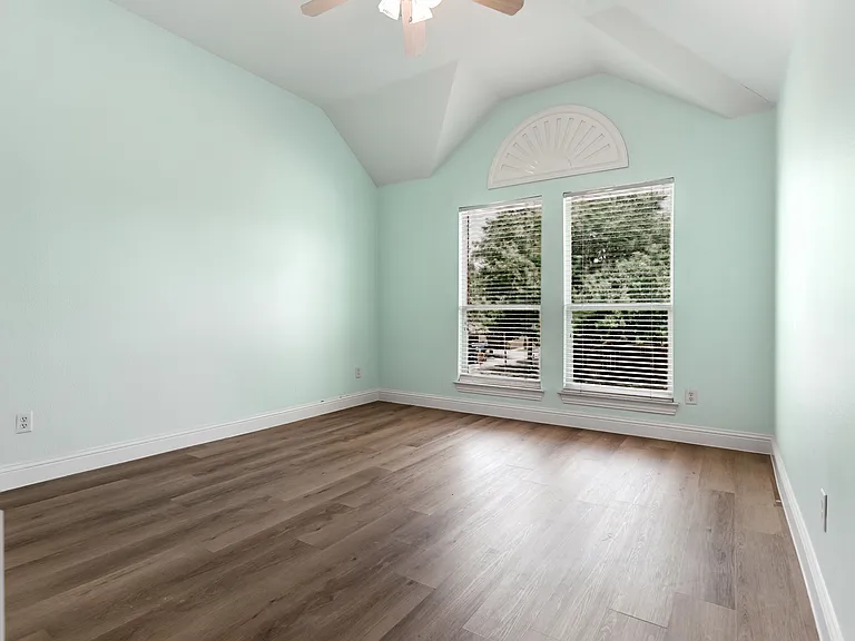 5601 Glenview Ln — Photo 14