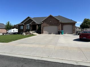 1904 Ridge Point Dr, Clearfield, UT 84015