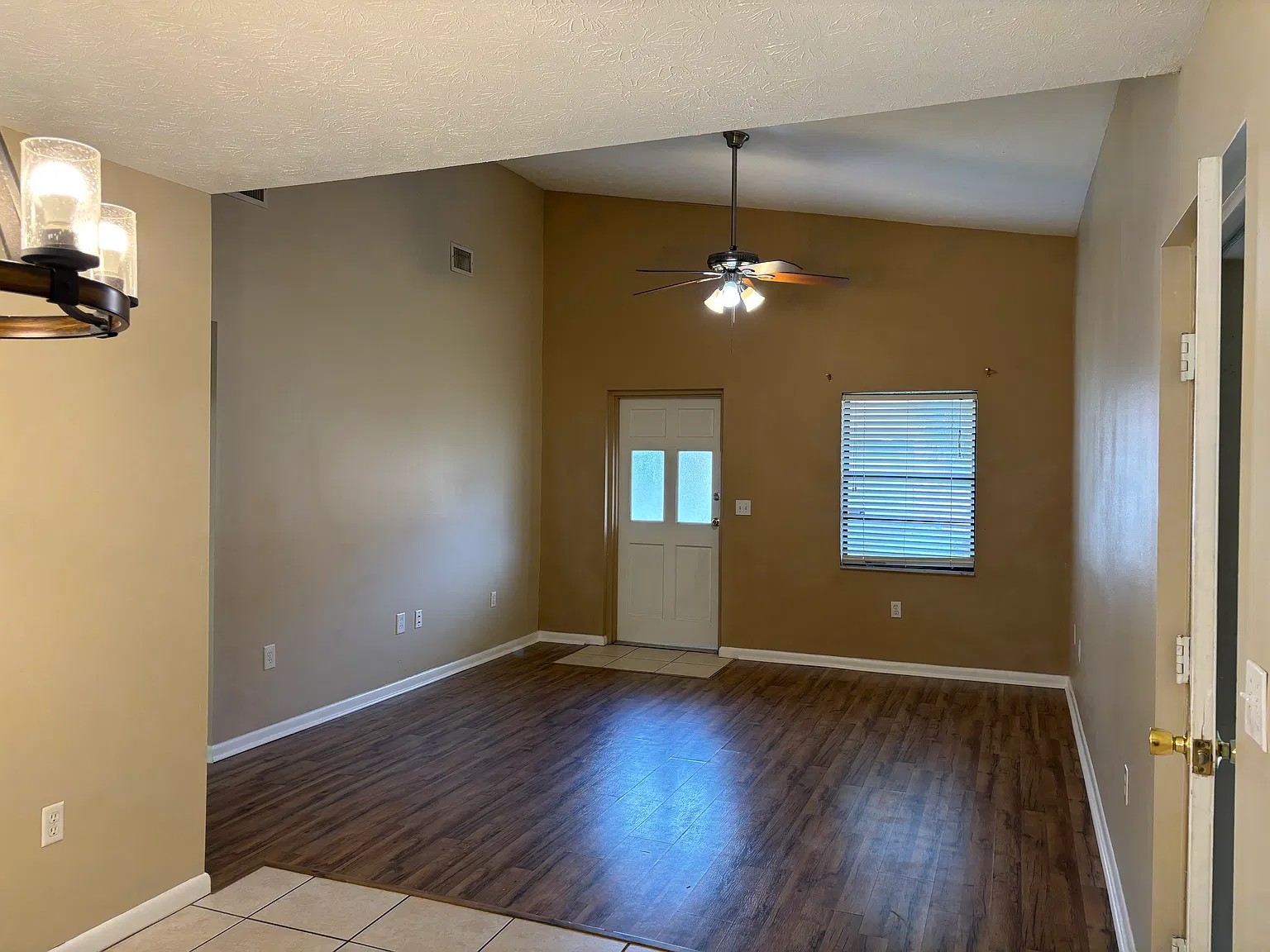 2-Bedroom, 1 Bath Duplex-Lake View-Land O Lakes — Photo 3