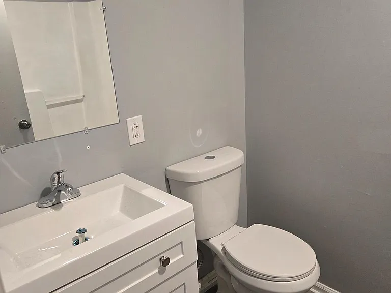 868 Coates St — Photo 6