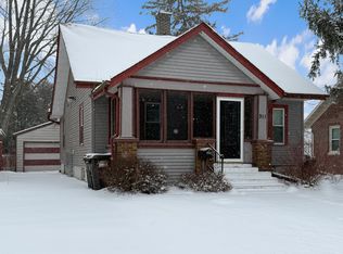 911 S Harlem Ave, Freeport, IL 61032