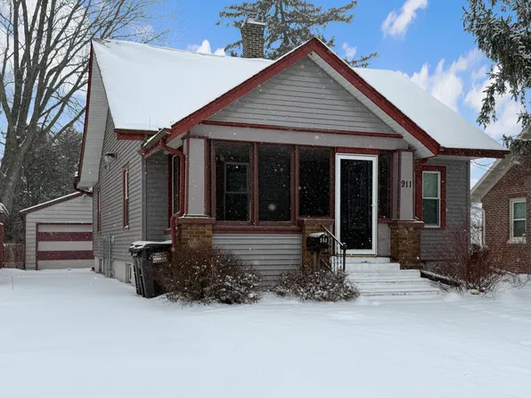 911 S Harlem Ave, Freeport, IL 61032