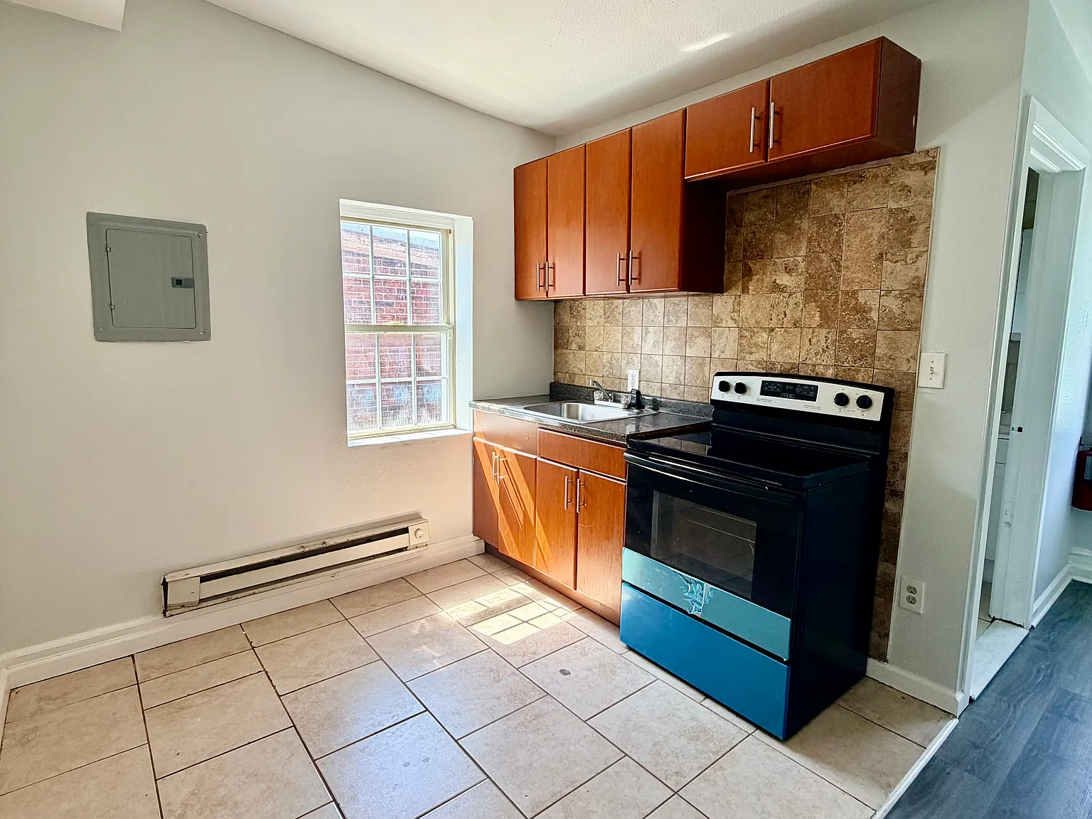 Bright 1-Bedroom Apartment Available Now in Frankford — Photo 2