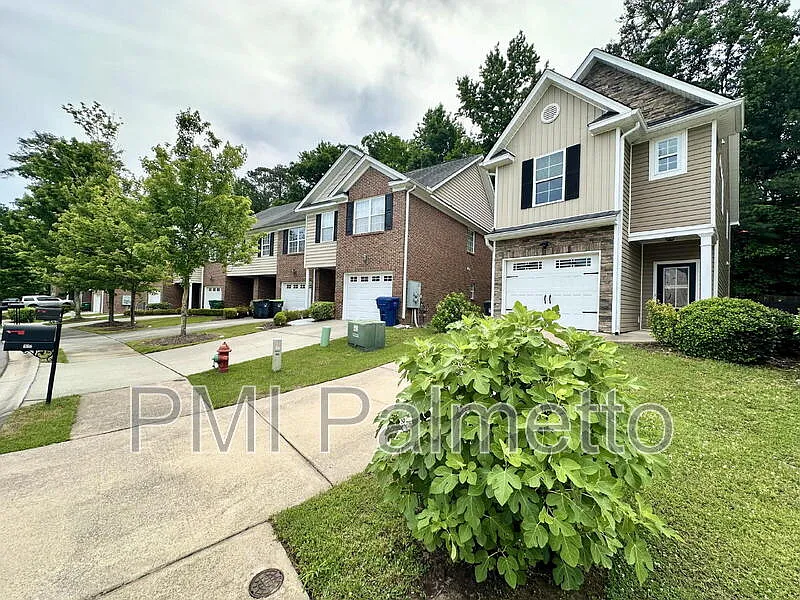 Building Photo - 121 Park Ridge Way