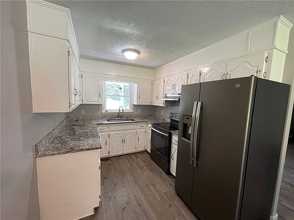 3rd image of 185 Hickory Ln