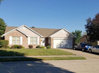 2002 S Redoak St, Effingham, IL 62401