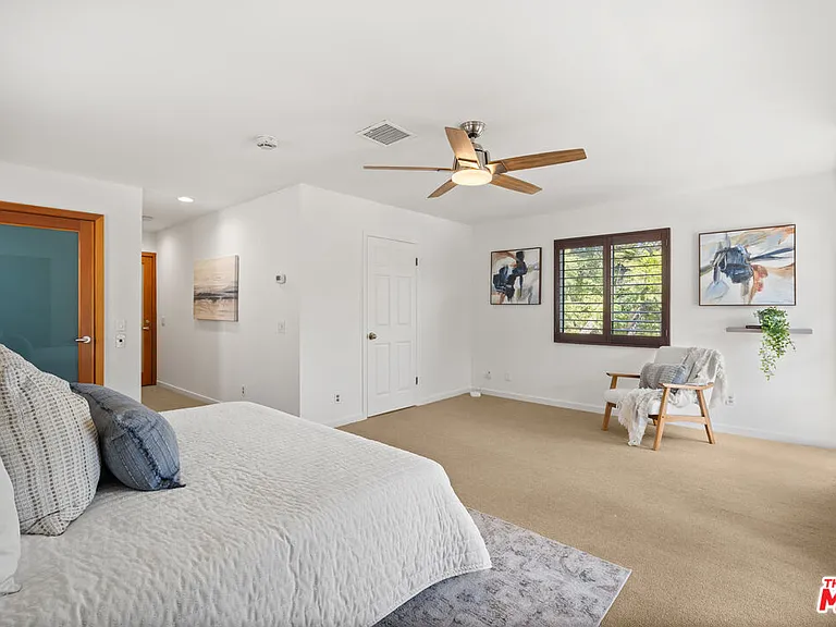 8781 Lookout Mountain Ave — Photo 11