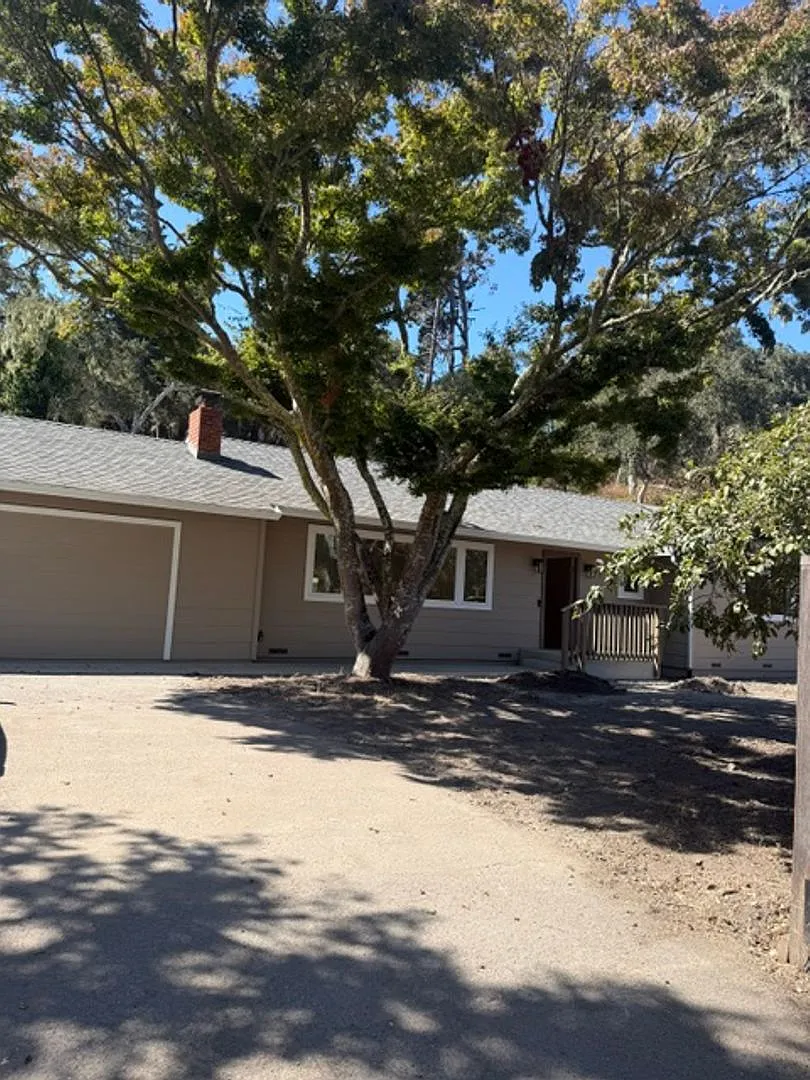 Great 3 bedroom, 2 bathroom, fully remodeled house with large bonus room in Monterey — Photo 1