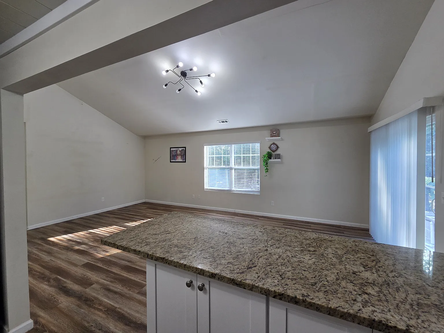 3 bed, 1457 sqft, $2,200 — Photo 4