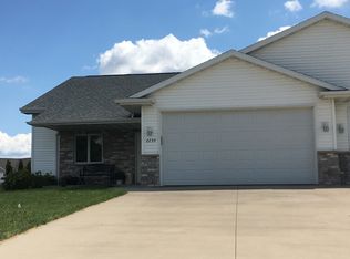 2261 Spring Meadow Dr, Neenah, WI 54956