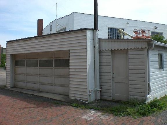 Detached Garage