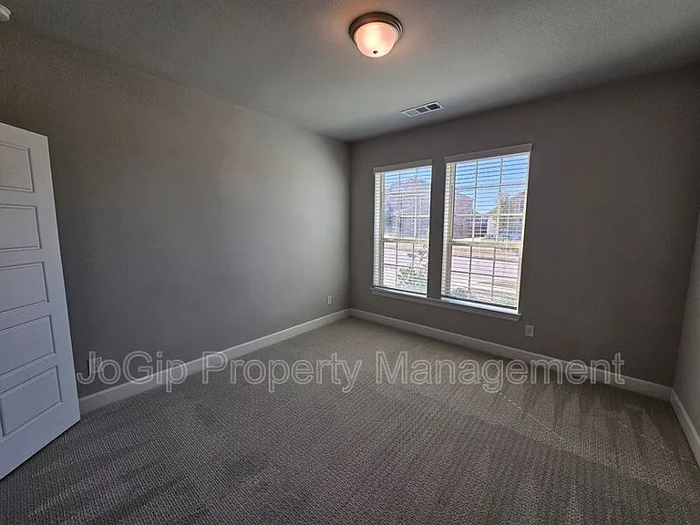 1740 Jamestown Dr — Photo 19