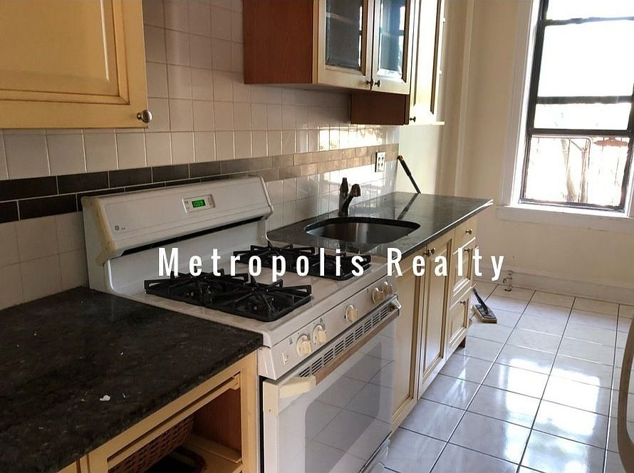 2nd image of 2261 42nd St APT C3