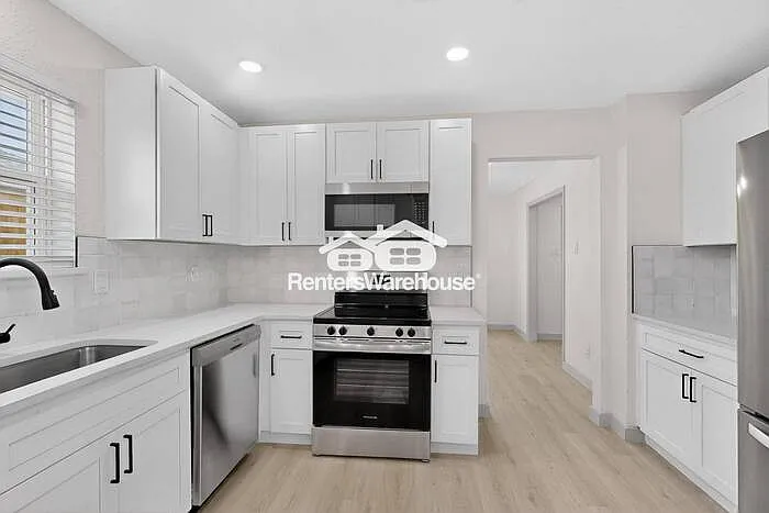 710 Worcester Ln — Photo 15