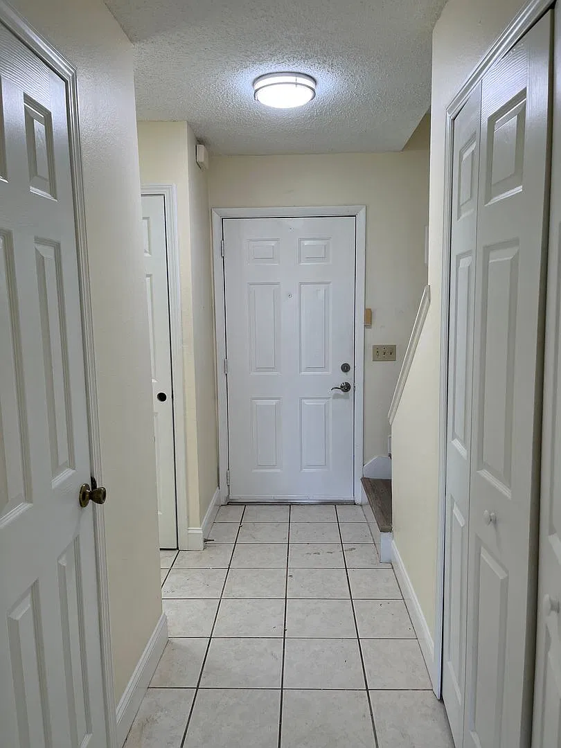 2/2.5 corner unit Townhouse in Whisper Lake — Photo 4