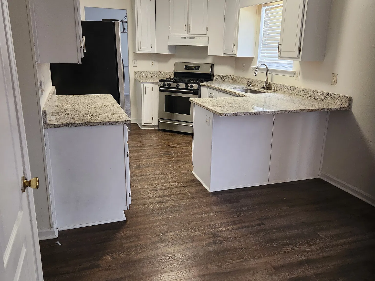 3 bed, 2.5 bath, 1767 sqft, $1,800 — Photo 3