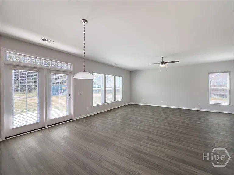115 Melody Dr — Photo 7