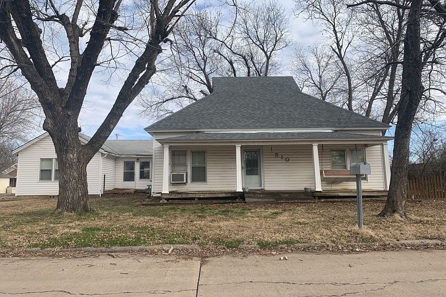 1st image of 510 E 8th St