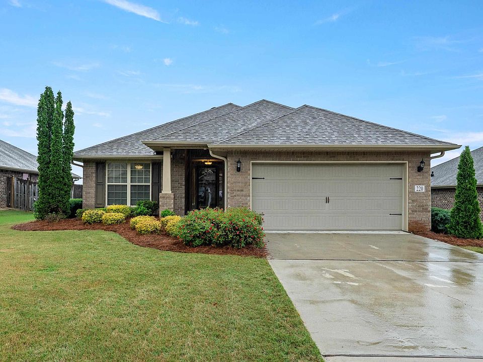 1st image of 220 Hillcrest Dr